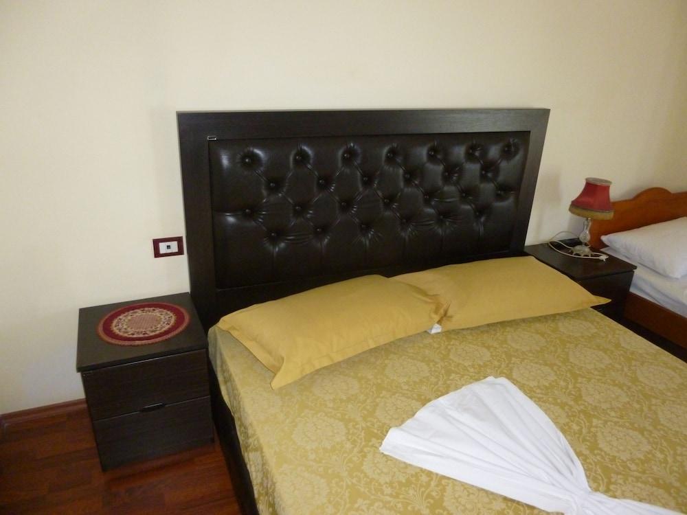 Guesthouse Central Sarande - 777 Ngoại thất bức ảnh